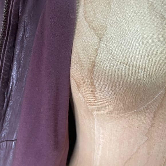 Hinge Leather Bomber Jacket in Bordeaux. - Picture 7 of 9